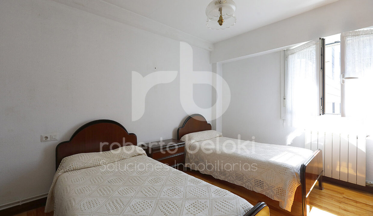 Roberto Beloki P2049 (19)-M