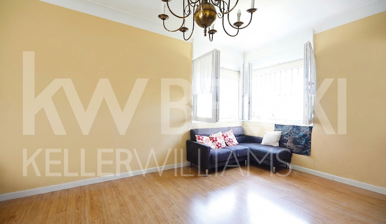 foto habotación solo con sofa sin marca