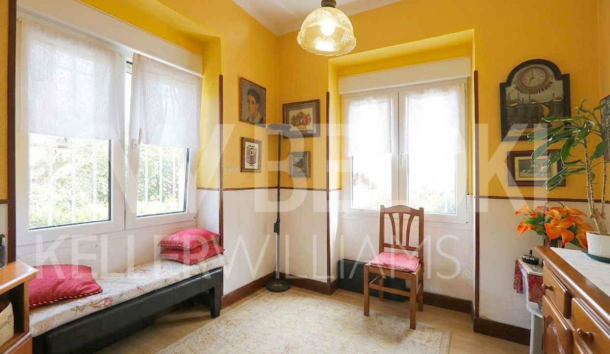 foto salon pequeño sin mesa sin marca